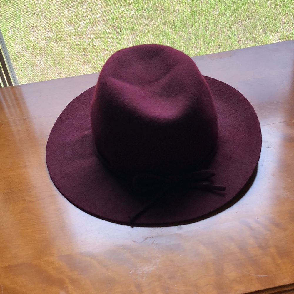 Target 100% wool hat with bow detail